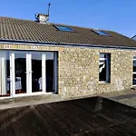 4 Bedroom House By Travel Lets Homes With Atlantic View Semesterbostad *