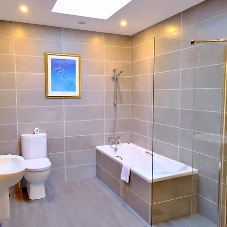 4 Bedroom House By Travel Lets Homes With Atlantic View * Downings