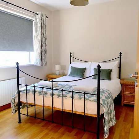 4 Bedroom House By Travel Lets Homes With Atlantic View Vakantiehuis