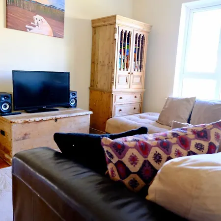 4 Bedroom House By Travel Lets Homes With Atlantic View Vakantiehuis