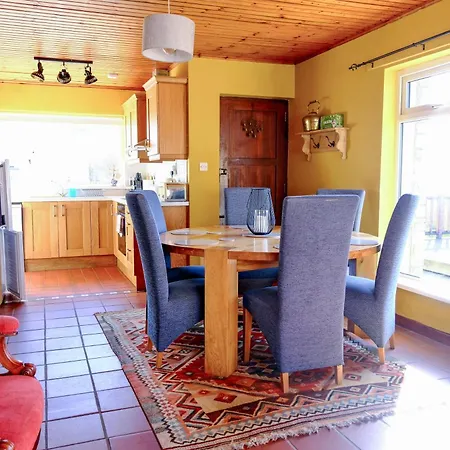 別荘 4 Bedroom House By Travel Lets Homes With Atlantic View *